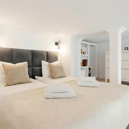 Golden - Stylish Luxury, Zlota Street Warszawa